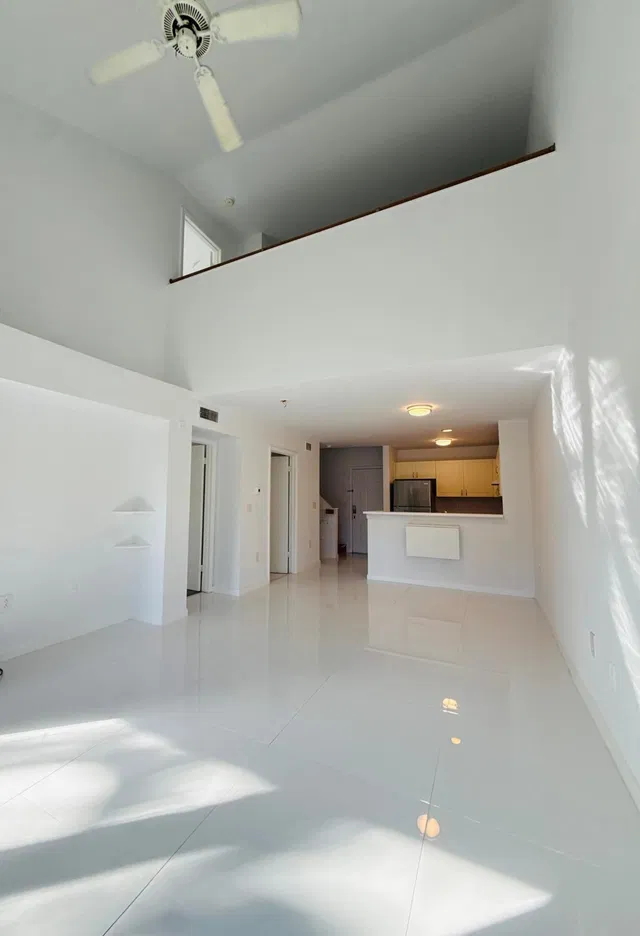 Unit 1706 photo 2