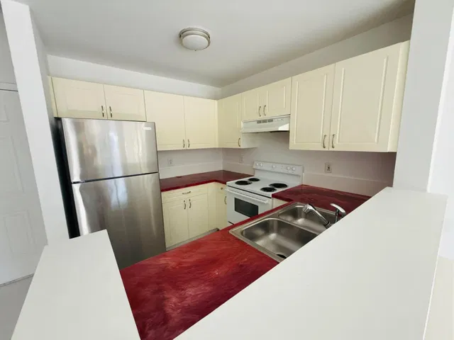 Unit 1706 photo 3