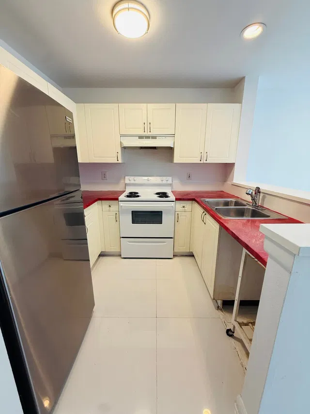 Unit 1706 photo 4