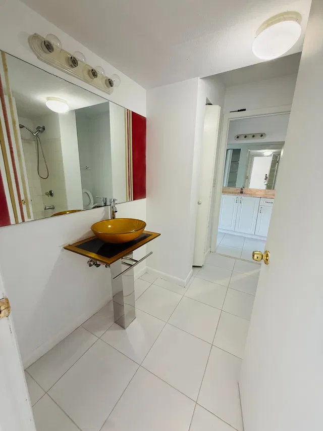 Unit 1706 photo 9