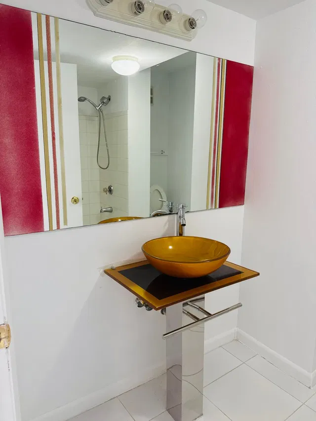 Unit 1706 photo 10