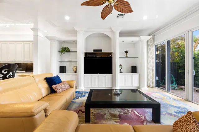 Residence photo 12