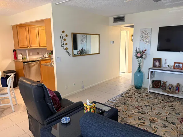  Residence photo 8