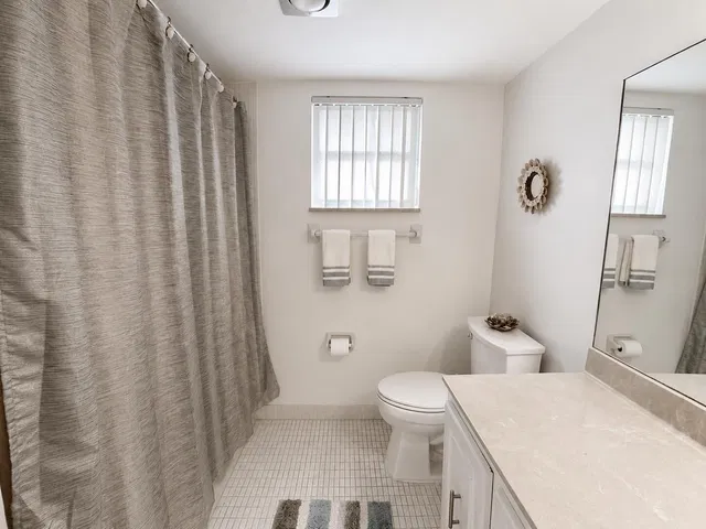 Unit 105 photo 12