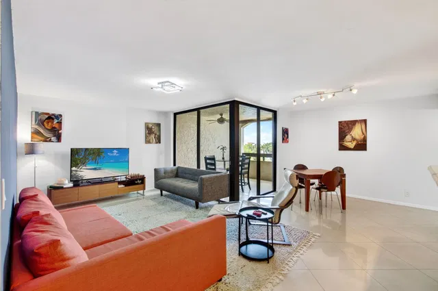 Unit 504 photo 6