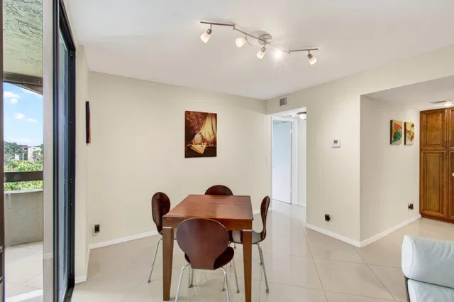 Unit 504 photo 10