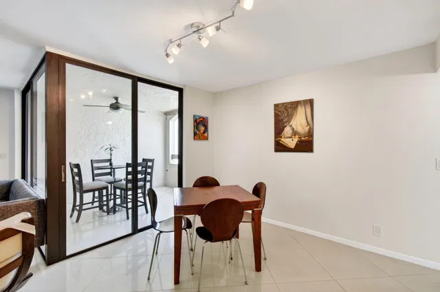 Unit 504 photo 11
