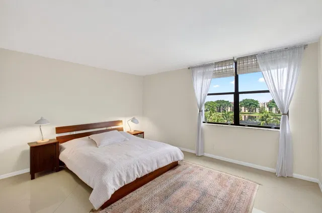 Unit 504 photo 12