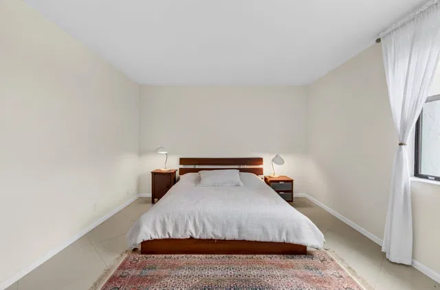 Unit 504 photo 13
