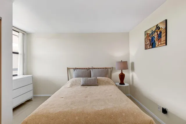 Unit 504 photo 22