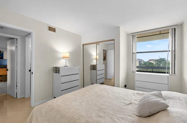 Unit 504 photo 24