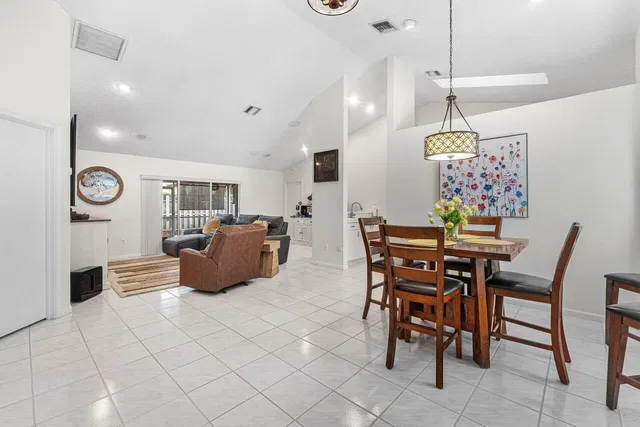  Residence photo 19