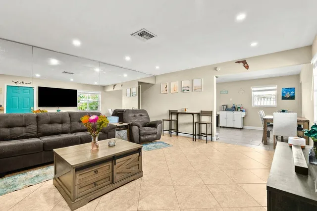 Residence photo 5