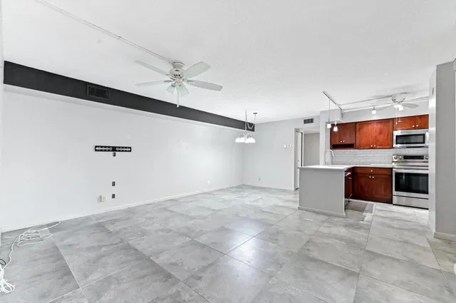 Unit 107 photo 14