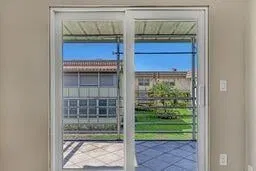 Unit 81 photo 20