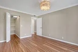 Unit 81 photo 24