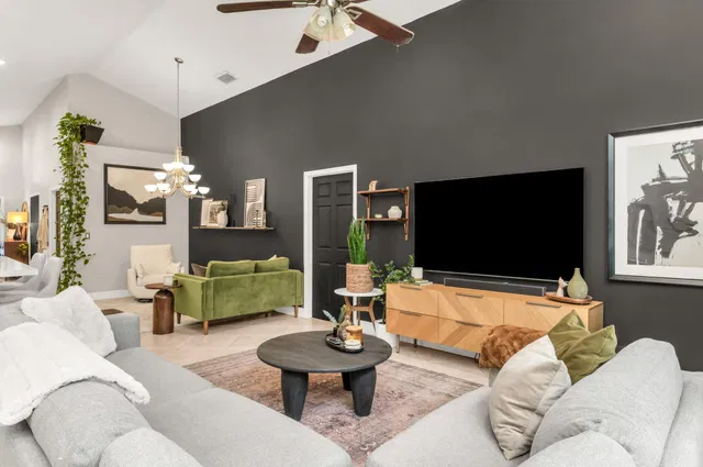  Residence photo 8