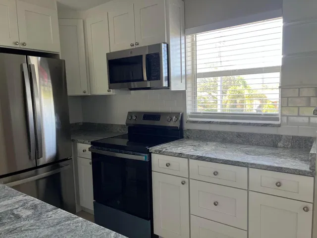 Unit 207 photo 6