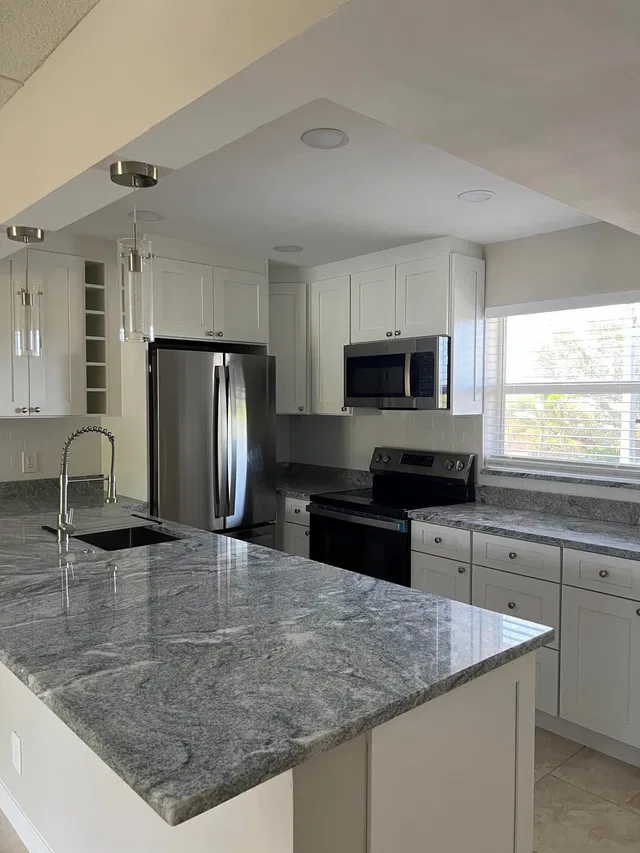 Unit 207 photo 9