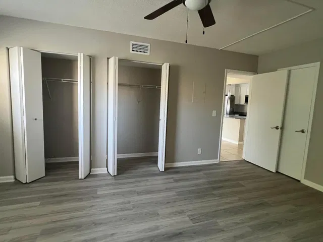 Unit 207 photo 21