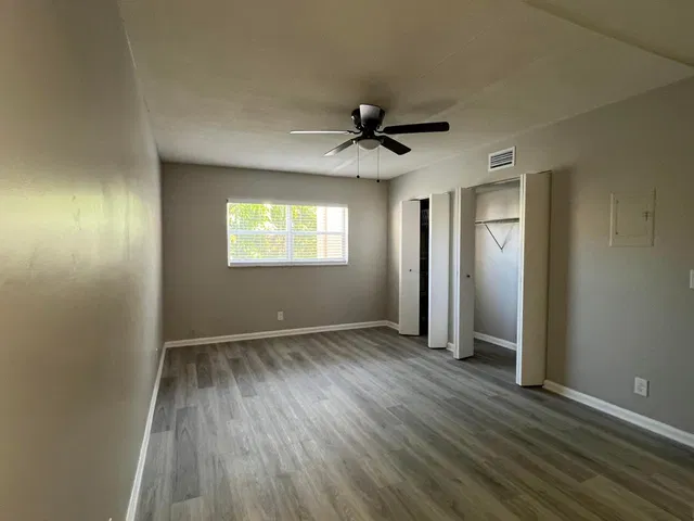 Unit 207 photo 23