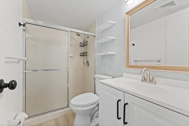 Unit 108 photo 11