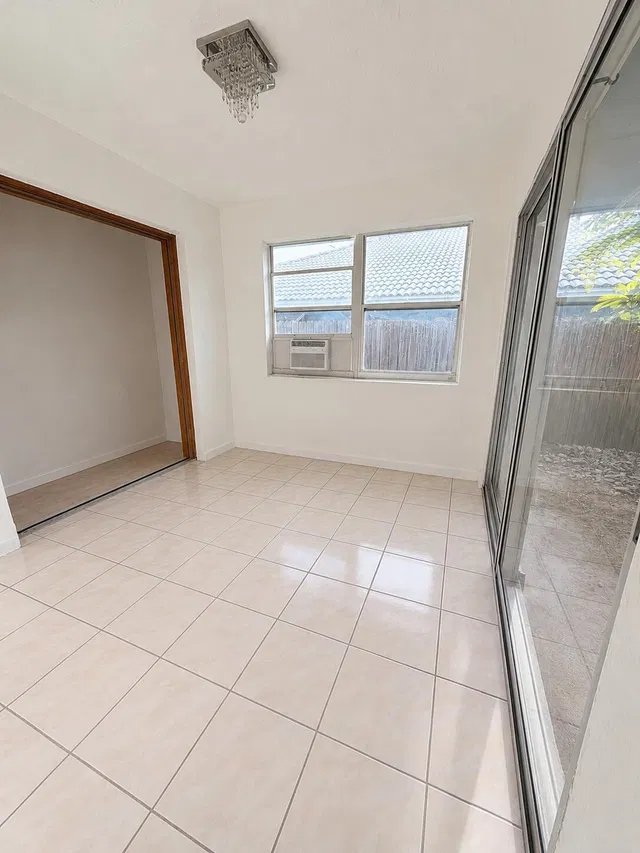 Residence photo 18