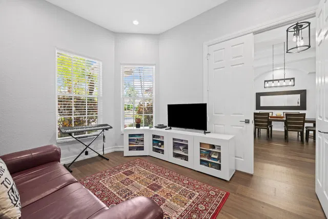  Residence photo 19