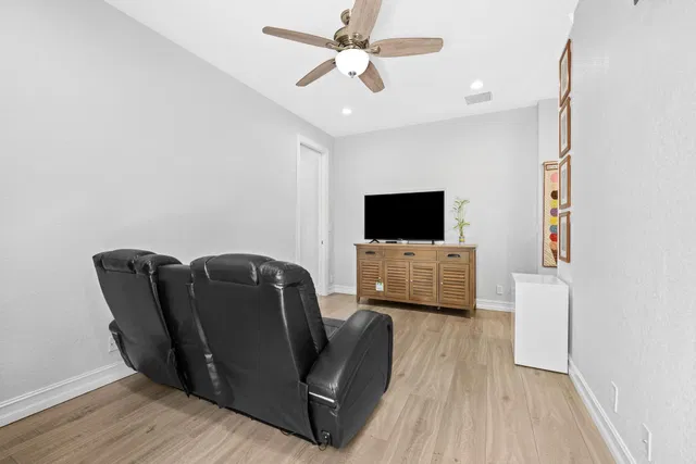  Residence photo 35