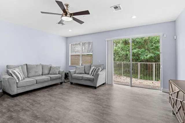 Residence photo 9