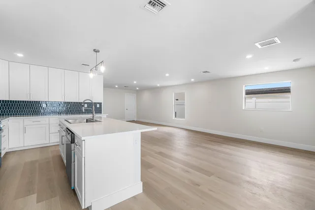  Residence photo 4