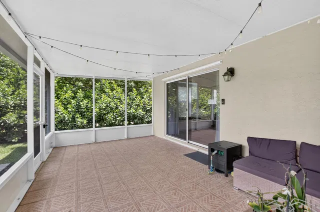 Residence photo 32