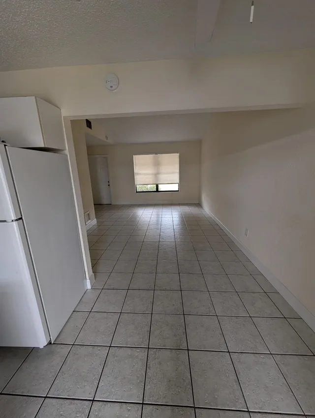 Unit 1388 photo 2