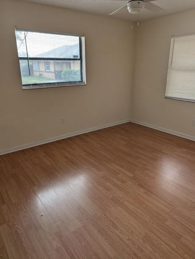 Unit 1388 photo 4