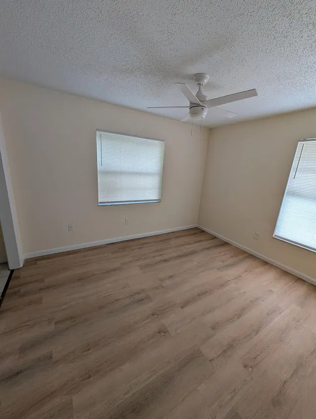 Unit 1388 photo 6