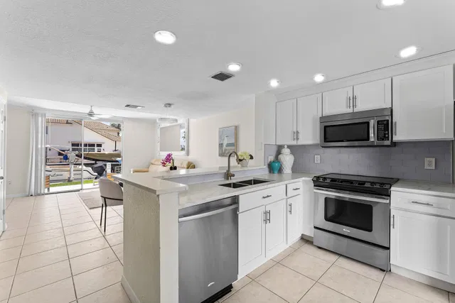  Residence photo 6