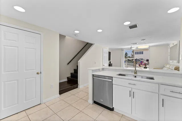  Residence photo 9