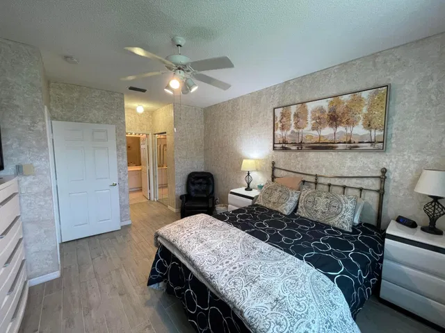 Unit 2 photo 11