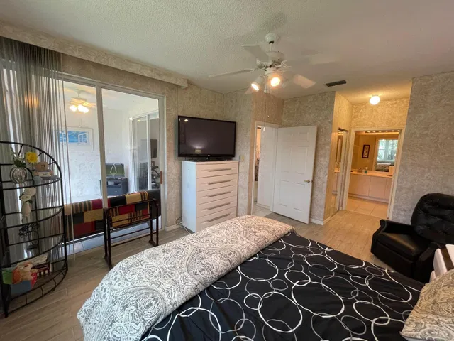 Unit 2 photo 12