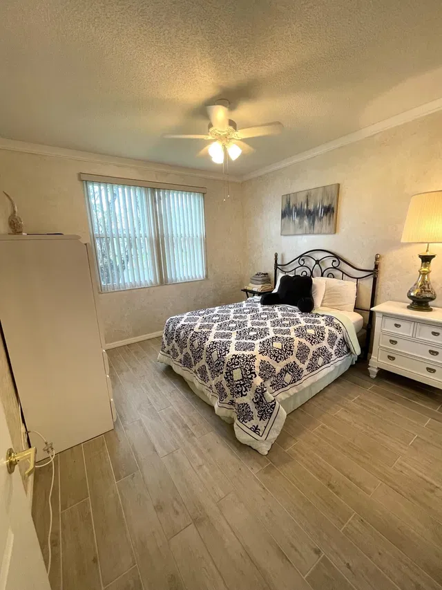 Unit 2 photo 18