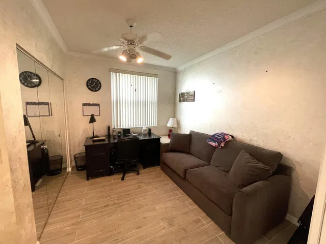 Unit 2 photo 21
