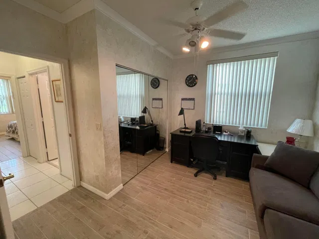 Unit 2 photo 22