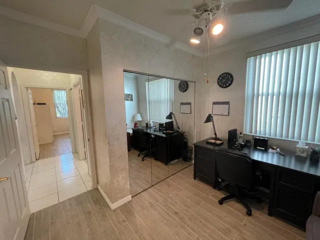 Unit 2 photo 23