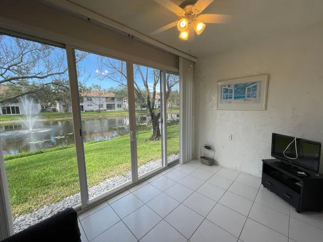 Unit 2 photo 26