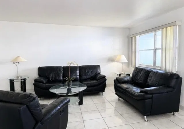  Residence photo 6