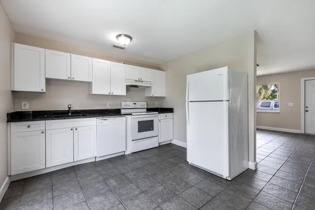 Residence photo 24