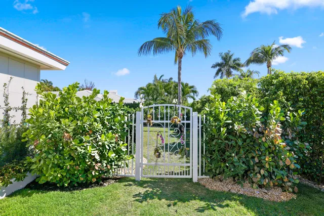 North End Palm Beach Residence photo 32