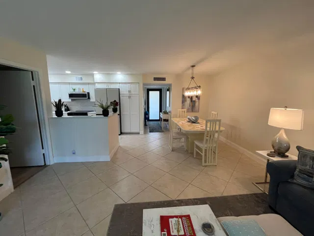 Residence photo 32