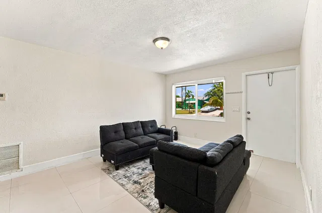 Residence photo 2