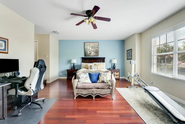 Residence photo 16